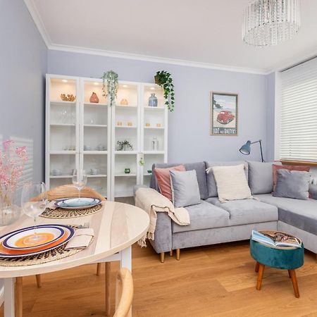 Cozy Pastel Two Bedroom Apartment In Central Gdynia By Noclegi Renters Экстерьер фото